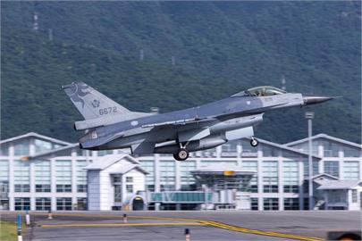 快新聞／F-16 戰機執行任務「燈號異常」　經處置返降嘉義基地