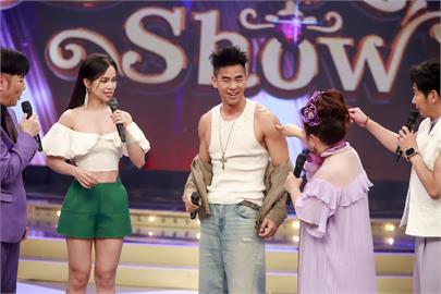 《超級冰冰Show》柯有倫露出超猛胸肌讓白冰冰忍不住「戳下去」!讓林芯儀嚇到