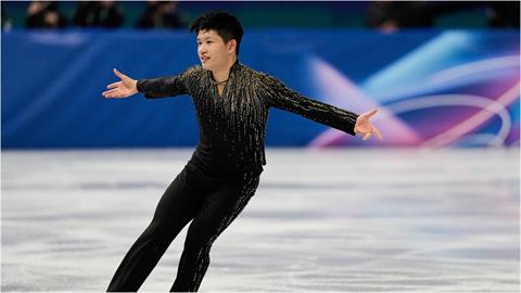 冬奧/19歲新星締台灣花滑新頁!李宇翔完賽疑遭中國人「丟東西」畫面曝光網吵翻