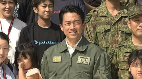日防衛大臣小泉進次郎飛抵與那國島視察 舉行說明會