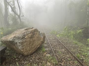 快新聞／西南風挾帶豪雨！阿里山多處土石崩落　林鐵本線持續停駛