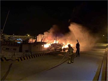 澎湖馬公第三漁港火燒船　3漁船遭殃損失逾千萬