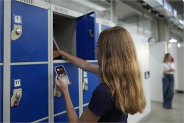 維持學童專注力　瑞典擬在小學與初中校園禁用手機