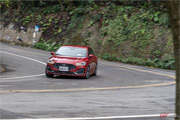 掀背才是本體，但這趨勢下還有優勢嗎？Ford Focus Mk4.5 ST-Line Vignale 試駕
