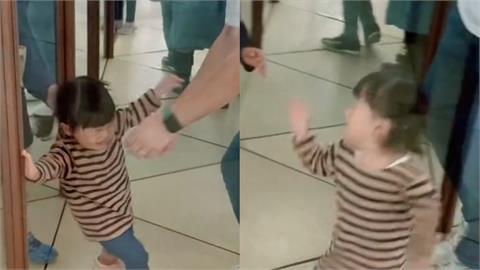 媽媽不要看！日本父親放掉緊握的手　2歲女兒下秒慘撞玻璃