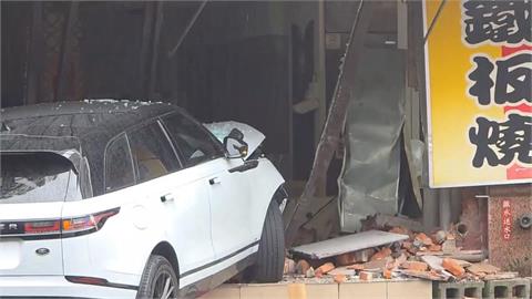 詭!轎車撞進鐵板燒店駕駛身亡 「頸部有刀傷」高大成:不單純