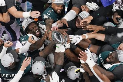 NFL(影)／酋長隊超級盃3連霸夢碎!　老鷹隊40:22大勝勇奪隊史第2座冠軍