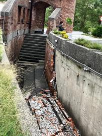 蘇澳阿里史冷泉不敵強風牆塌　兩年前才整修被質疑豆腐渣工程