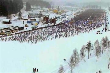 最長滑雪賽超壯觀！10萬人齊滑雪如動物大遷徙
