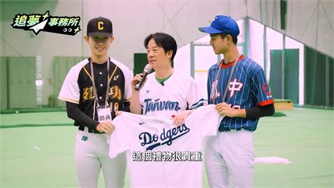 勇敢追夢!賴總統穿棒球裝 現身與球員交流 勉勵「不放棄」