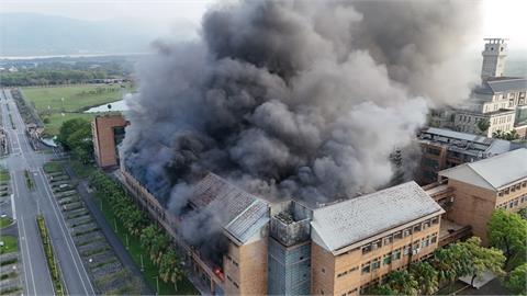快新聞／東華大學理工一館實驗室火警　濃煙、爆炸聲頻傳「空拍影像獨家曝光」