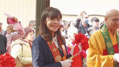 涉詐領助理停職4個多月！　高虹安頂妹妹頭出席地方活動「微發福」
