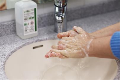 諾羅病毒肆虐「用酒精沒用」　醫疾呼：一定要用肥皂洗手