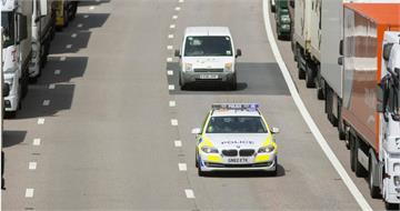 英國爆重大死亡車禍！轎車逆向衝撞警車釀7死　2員警殉職