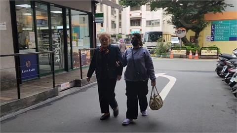 92歲柯爸爸4個月內三度命危　黃國昌、陳智菡回應了