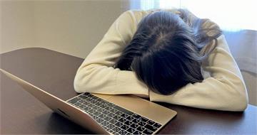 同事午休在看「1網站」！她嘆狀態不對　網搖頭：管好你自己