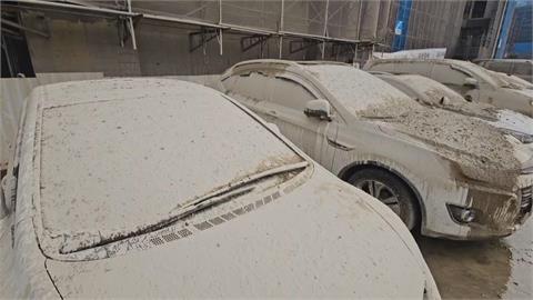 快新聞／15輛車遭殃！桃園建案施工「泥」從天降　建商允諾會負責