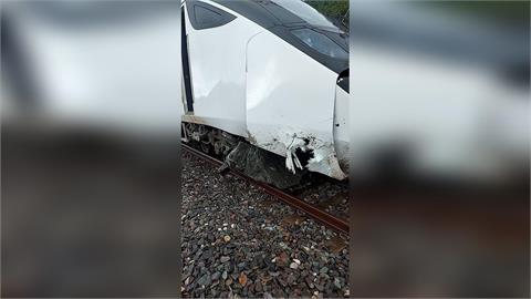 新自強號疑撞擊落石兩軸出軌　４００旅客無傷亡、山里－鹿野暫停通行