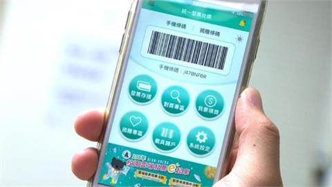 日店員抱怨客人「用1姿勢」刷條碼很討厭！台網分析手勢：比較有禮貌