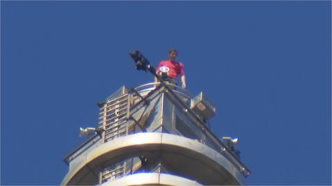 快新聞/霍諾德好厲害!徒手攀登101挑戰成功 美國在台協會發文祝賀