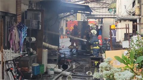 金門傳統麵廠起大火蔓延馬路　殃及隔壁花店損失慘重