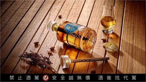 首創百年橡木芯條入瓶！木質風味「粱芯金門高粱酒」新上市