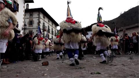 西班牙北部村莊百年傳統　村民「扮羊驅魔」送冬迎春