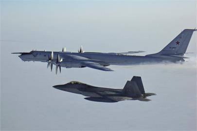俄2架軍機環繞日本飛行　自衛隊戰機緊急升空警戒