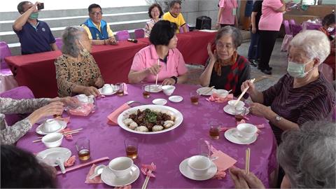 思念母親化大愛　詹家姊弟「義煮辦桌」關懷長者