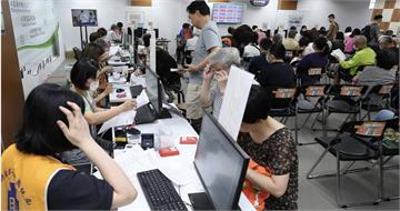 國稅局窗口為何放麥仔茶？原因曝光　上班族笑：我也想放
