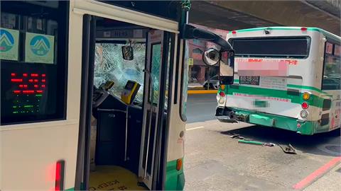 快新聞／新北三重2公車入站追撞「玻璃碎裂」！　3人受傷送醫