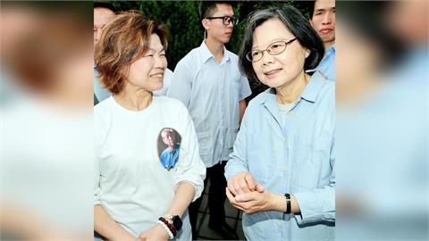 快新聞/前輩走過的路不容易...蔡英文看望「兩位老人家」:謝謝給台灣民主自由