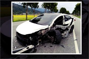 疲勞駕駛？小轎車衝對向車道撞曳引車