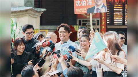 快新聞／沈伯洋合體小雞唱競選歌！再揪百人競總大合唱　網驚：唱最好竟是「她」