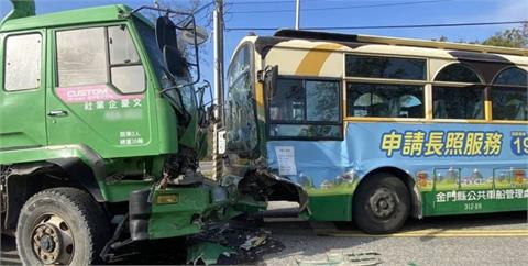 快新聞／金門砂石車和公車對撞！11人受傷緊急送醫