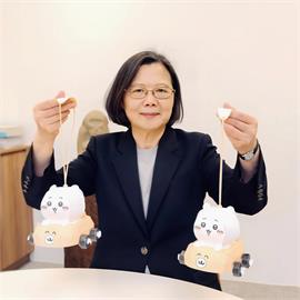 卸任了...陳其邁又打來！　　蔡英文組裝「吉伊卡哇」小提燈　65萬人觀看