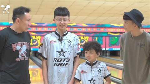 保齡球神童！9歲男童與國手切磋球技　超強實力網讚：未來台灣之光