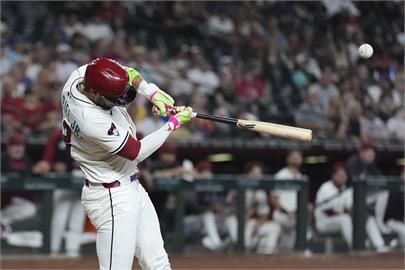 MLB(影)／子彈都能打到？響尾蛇強打霸氣甩棒　「轟167公里火球」創紀錄