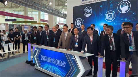 經濟部產業技術司 讓AI看懂黃金蜆開合　為水質異常提供即時預警