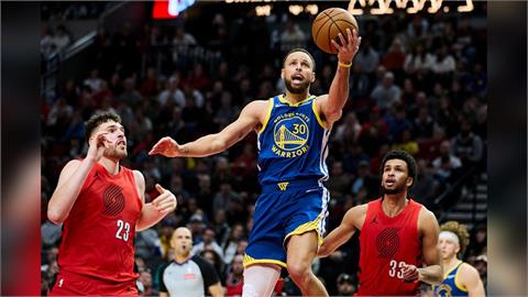 NBA(影)柯瑞12顆三分球攻下48分!單場40分得分紀錄超越喬丹史上第一