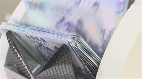 113全年經常性薪資中位數3萬7274元　年增3.29%
