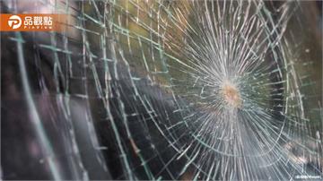 台中男賓士停路邊「遭砸車爆窗」民眾驚：過年前來亂