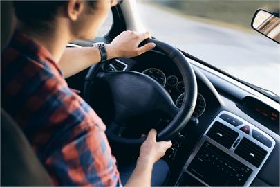 一票人不知道！車主開燈進隧道「漏1細節」仍收罰單⋯慘噴4500元