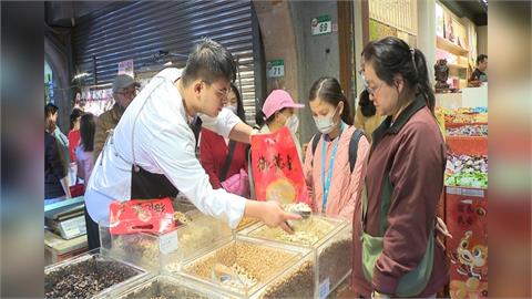 年貨街搶人戰! 網路開「時薪450元」徵才 名店發薪發到手軟