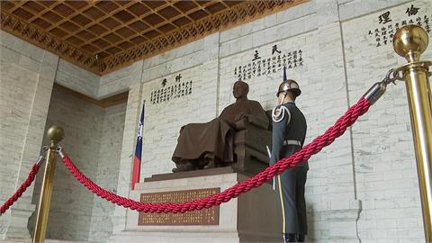 中正紀念堂儀隊週一撤出　大廳禮兵展示走入歷史