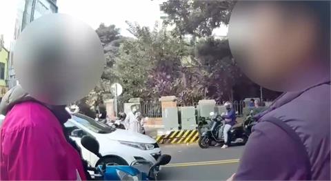 違規停車在馬路上被長按喇叭　男子持「這家私」怒K外送員
