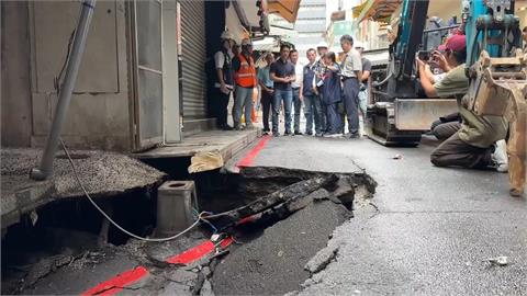 疑水管滲漏+連日大雨所致　北市五分埔商圈現天坑、區公所急撤２棟８戶
