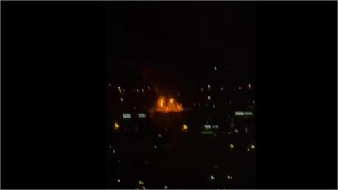 快新聞／杜拜機場驚傳疑遭無人機攻擊！油槽起火濃煙沖天　當地空域受衝擊