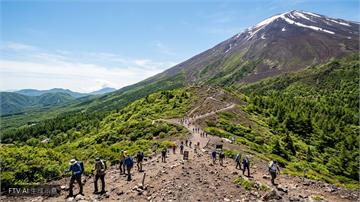 日本天兵爸為登頂富士山　竟將7歲兒丟包山路8小時