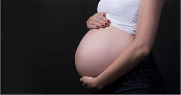 女工程師懷孕秒遭調職「月薪砍76K」　公司下場慘了